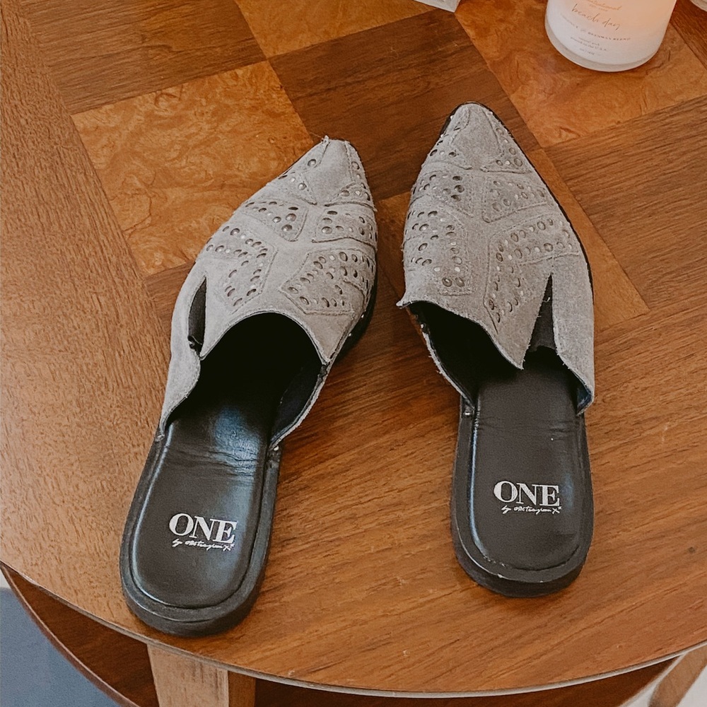 ONE by One-teaspoon gray suede studded mules